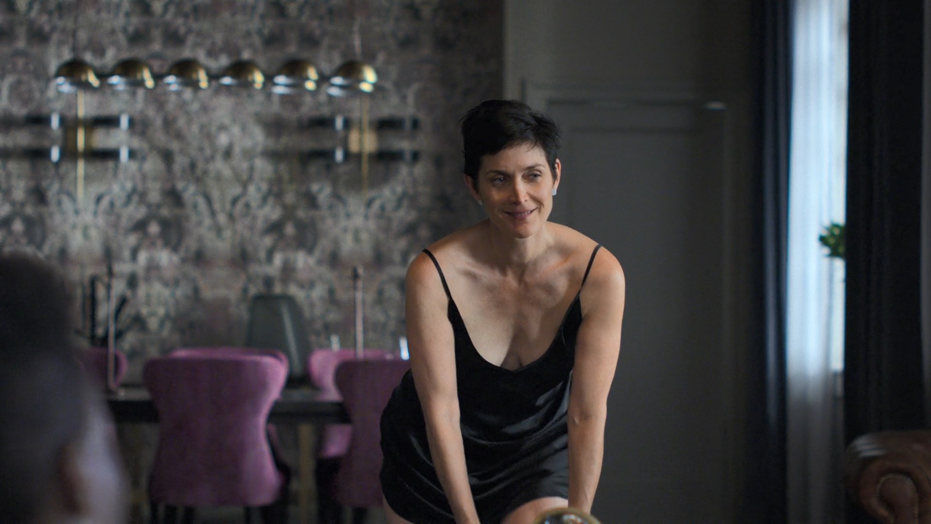 Carrie anne moss smoking