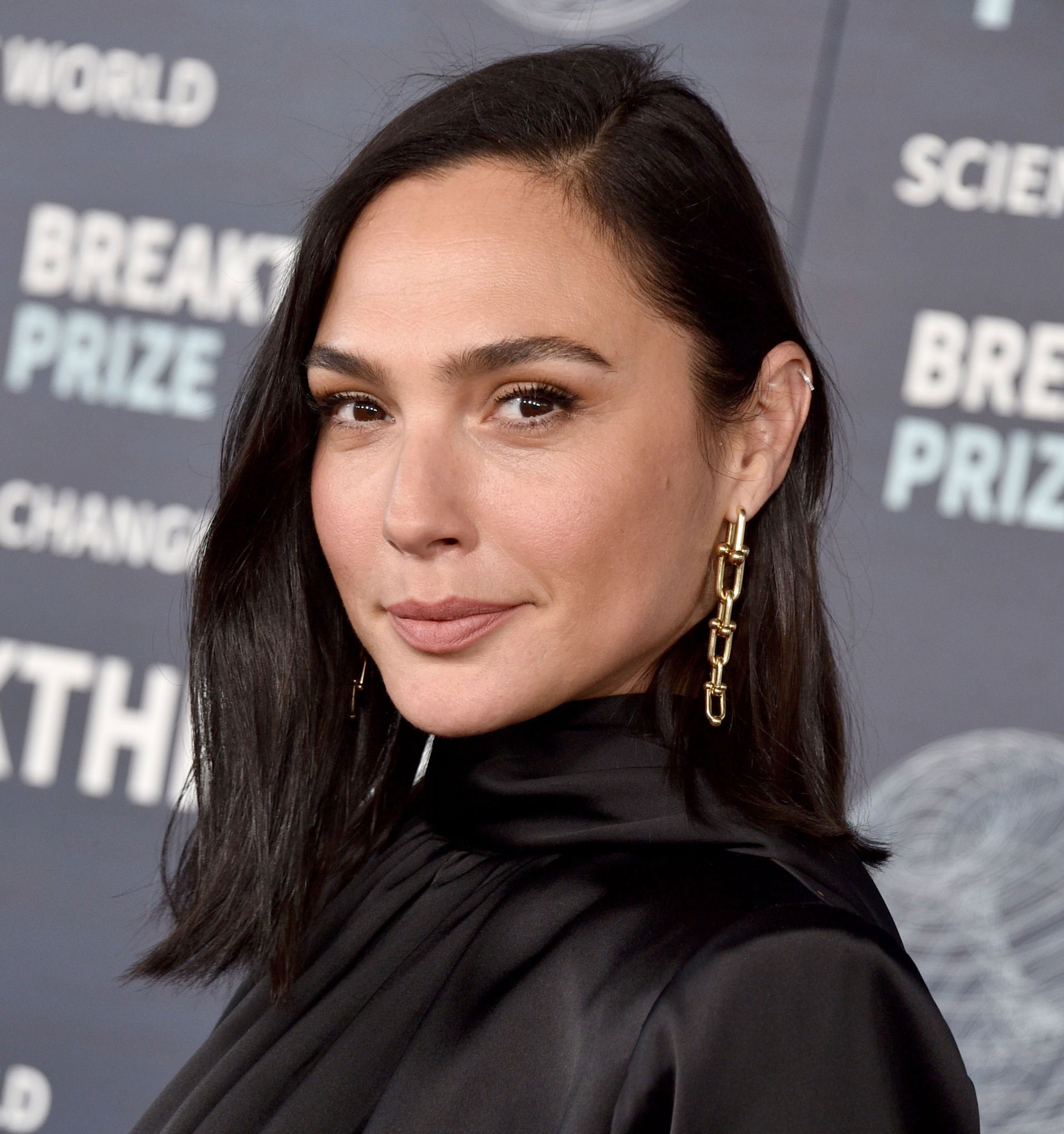 Gal Gadot 9th Breakthrough Prize Ceremony 4 - Satiny