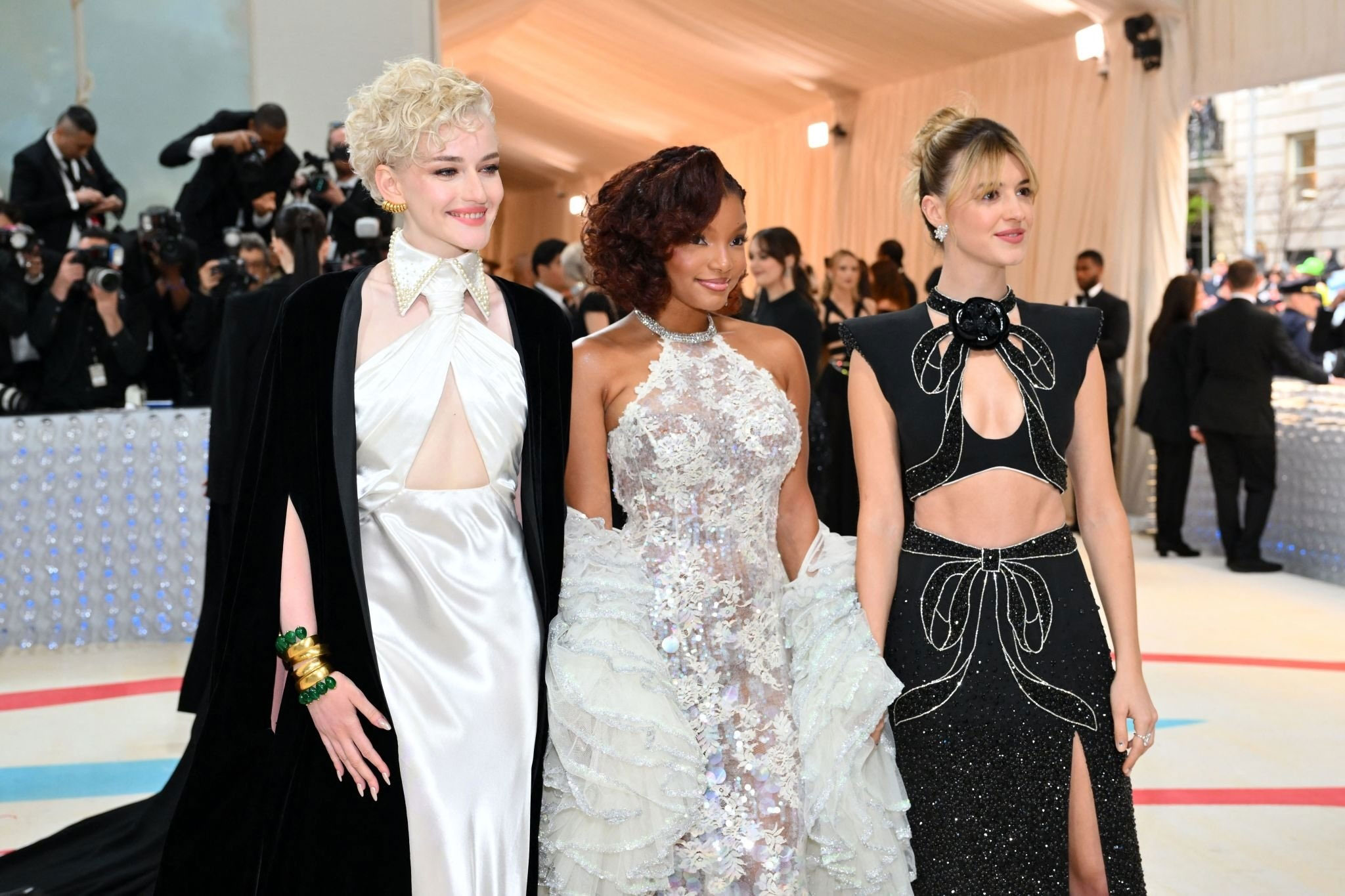 Julia Garner 2023 Met Gala 3 - Satiny.org